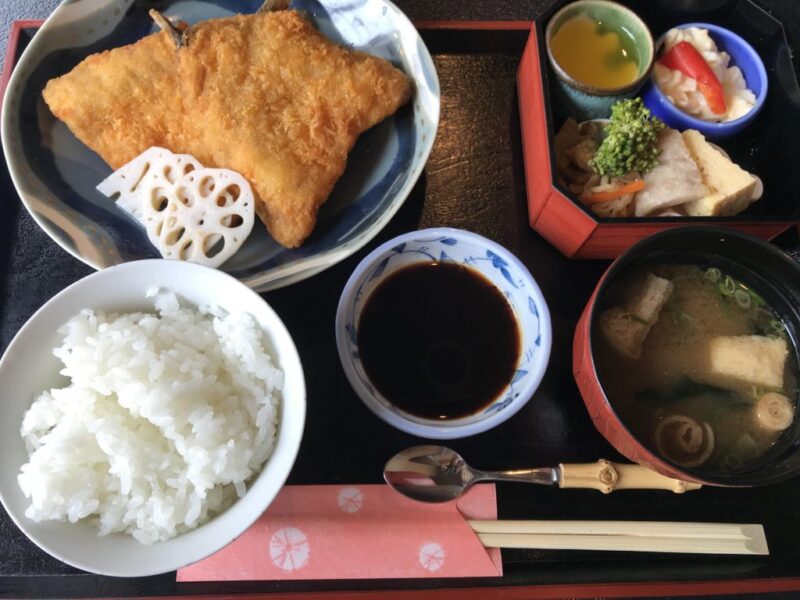 倉敷駅前 倉敷大衆割烹 千成 新鮮魚介の海鮮丼とアジフライ定食ランチ