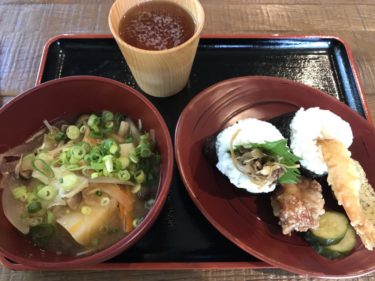 岡山真庭あぐりガーデン『十字屋商店』海老天おむすびとお味噌汁ランチ！