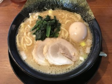 倉敷宮前『鶴乃家』濃厚豚骨醤油の横浜家系ラーメンとチャーハンランチ！