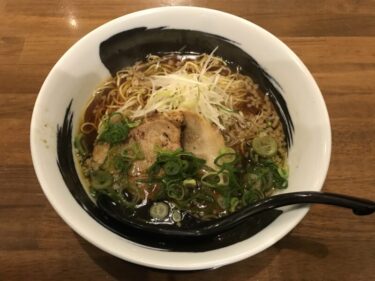 倉敷阿知『鶏そば平まる』鶏と豚チャーシューに細麺と平麺で悩むラーメン！