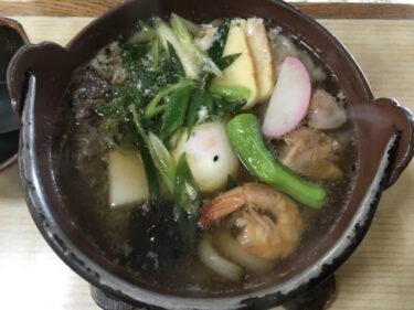 倉敷水島『古狸庵』具材たっぷり鍋焼きうどんといなり寿司のうどん定食！