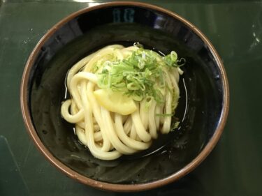 香川高松中央卸売市場『上戸うどん』伊吹いりことコシ強ぶっかけうどん！