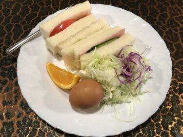 岡山国富『カフェサンマリノ』ハムサンドイッチとコーヒーの朝食モーニング