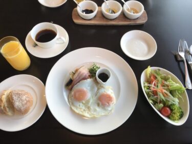 倉敷市児島『せとうち児島ホテル』目玉焼きとベーコンの朝食モーニング！