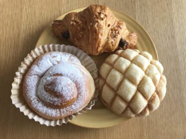 岡山市南区『小さなパン屋シルク』さくさくメロンパンとチョコクロワッサン