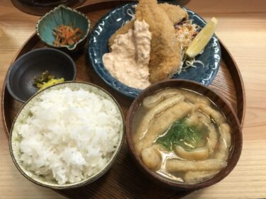 岡山春日町『食堂くるり』大行列タルタルたっぷりアジフライ定食ランチ！