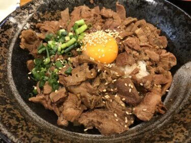 岡山大供『焼肉ひだや』スゴイ肉の量！ワンコインまかない焼肉丼ランチ！