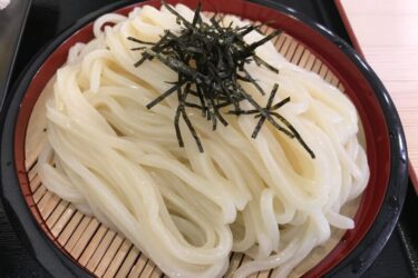 倉敷鶴形『食堂つる匠』讃岐のコシ強ざるうどんと鶏のから揚げランチ！