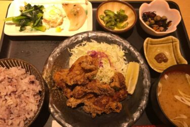岡山一番街『はしや』鶏のから揚げ定食でご飯とみそ汁食べ放題ランチ！