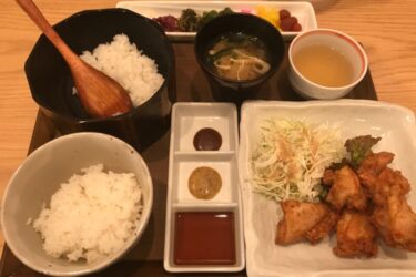 岡山中山下『OHANA』鶏のから揚げ定食でご飯と漬物食べ放題ランチ！