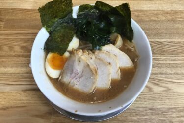 岡山中井町『森本拉麺堂』魚介豚骨しょうゆラーメンでご飯と替玉食べ放題！