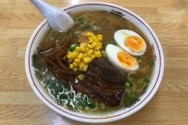 岡山中山下『金八ラーメン』肉塊の太肉と焼豚が乗った金太ラーメン大盛り！