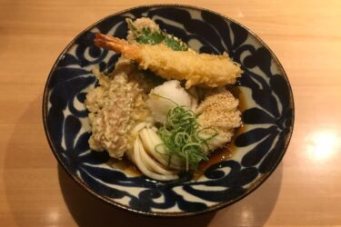 岡山市中区『ＫＡＺＵＯうどん』いりこ姉妹店の海老天とり天ぶっかけ！