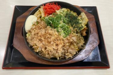 アリオ倉敷『粉助』津山名物ピリ辛味噌ダレホルモン焼きうどんランチ！