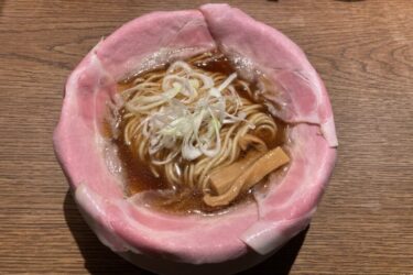 大阪梅田『ラーメン大戦争』人類みな麺類のチャーシュー麺と替玉無料！