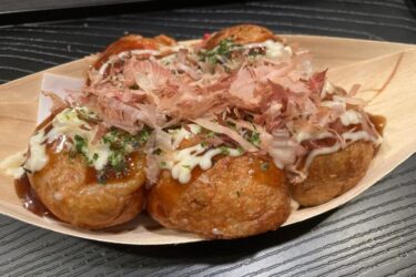 大阪梅田『たこ焼き鍛次郎』ソースマヨネーズ青海苔シンプルなタコ焼き！