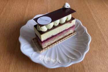 岡山南中央町『パティスリーコモル』苺ショートケーキとピスタチオ！