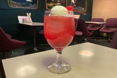岡山市『キャッスル』昭和レトロな喫茶店で水族館と赤いクリームソーダ！