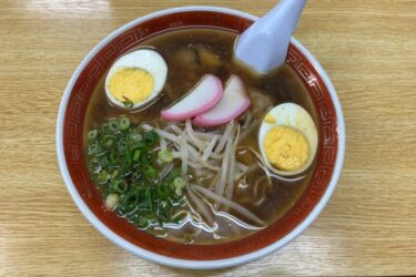 岡山内山下『王様らーめん』鶏ガラ醤油の王道ラーメン大盛り玉子入り！