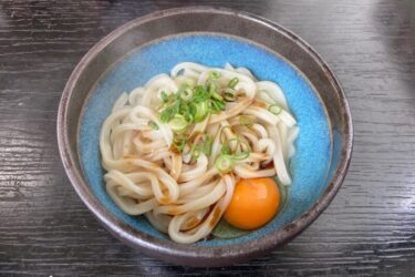 香川多度津『麦のへそ』釜玉うどんと徳島鳴門産生ワカメのわかめうどん！