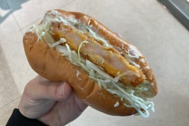 香川丸亀『コスモスベーカリー』エビカツサンドイッチとクリームパン！