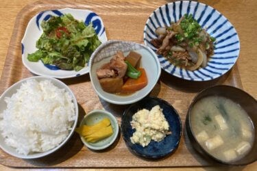 岡山平和町『はなはな食堂』豚肉のしょうが焼きと煮物の日替わりランチ！