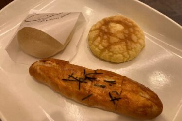 岡山市『ペンギンベーカリー』海老カレーパンフォンデュと札幌ぶたパン！