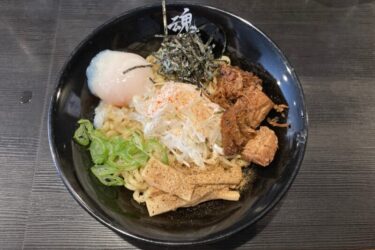 岡山表町『岡山ラーメン油そば 魂の一品』中盛り増量で温泉玉子トッピング！