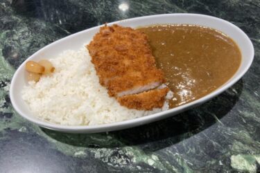 岡山奥田『カレーナナ』１０時間煮込んだカレーと三元豚のカツカレー！