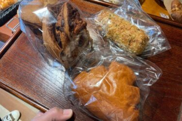 岡山市南区『ファーマーベーカリー都路』あんこ食パンと米粉クリームパン！