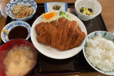 岡山市中区浜『日替わり定食ふじや』トンカツ定食ごはん味噌汁小鉢付き！