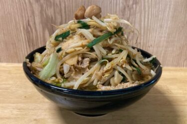 東岡山『ベトコンラーメン倉敷新京』野菜デカ盛り国士無双と鶏から揚げ！