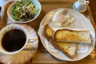 岡山市大供『桂楓(かつら)』野菜サラダと熱々目玉焼きの朝食モーニング！