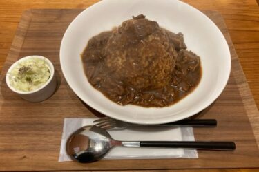 岡山表町『ありがとうカレー』牛すじカレー大盛とコールスローサラダ！