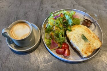 岡山市『カフェ アマカ』クロックムッシュとカフェラテのモーニング！