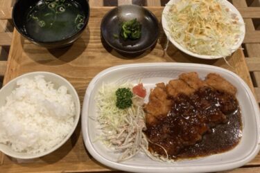 岡山柳町『居食屋ふぅか』鶏から揚げ定食とサラダバー食べ放題ランチ！