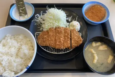 岡山倉敷『とんかつ松のや』トンカツコロッケ朝定食でご飯おかわり無料！